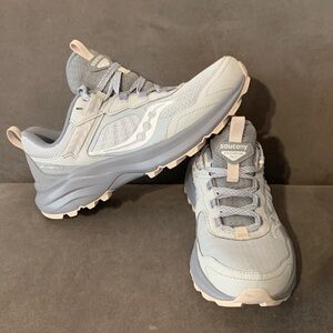 Saucony Excursion TR 17 Light Gray and Cream Trail Sneakers